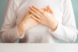 メンタルヘルスを気にする人物のイメージ