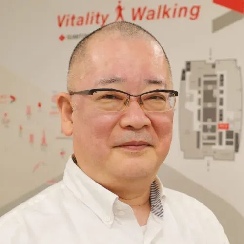 成山 育宏